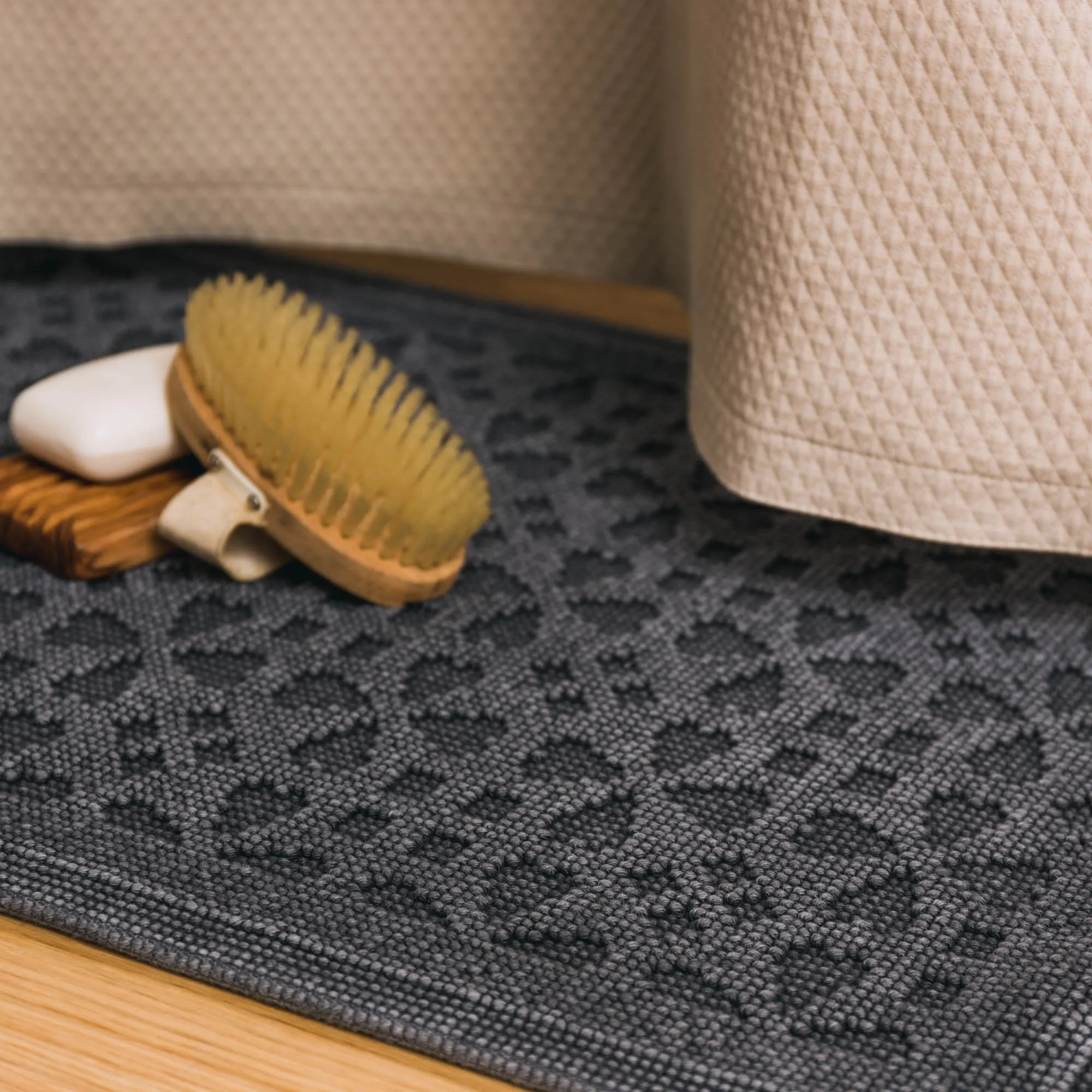 Qasita Bath Mat [Charcoal]